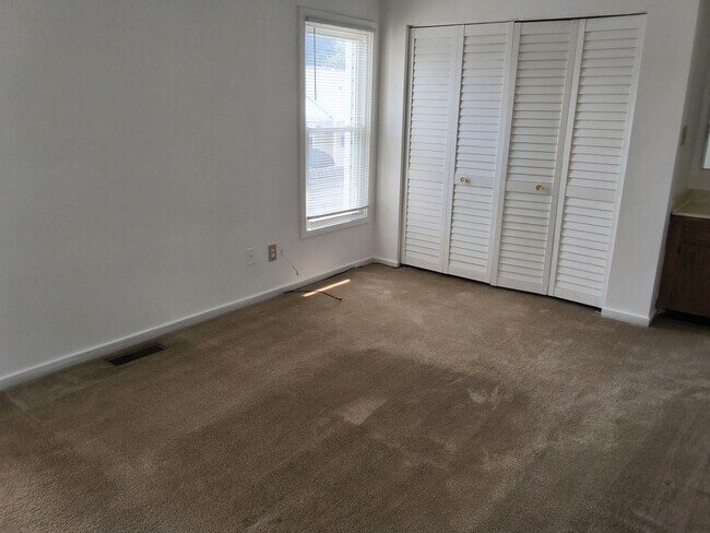 Building Photo - 3044 Kim Dr
