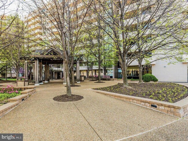 Building Photo - 4141 Henderson Rd