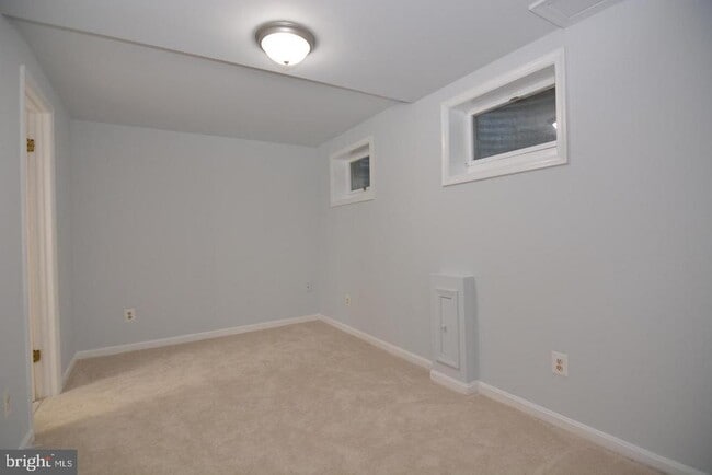 Building Photo - 714 Hurley Ave