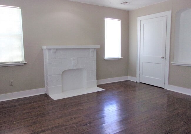 Interior Photo - Uptown 3020