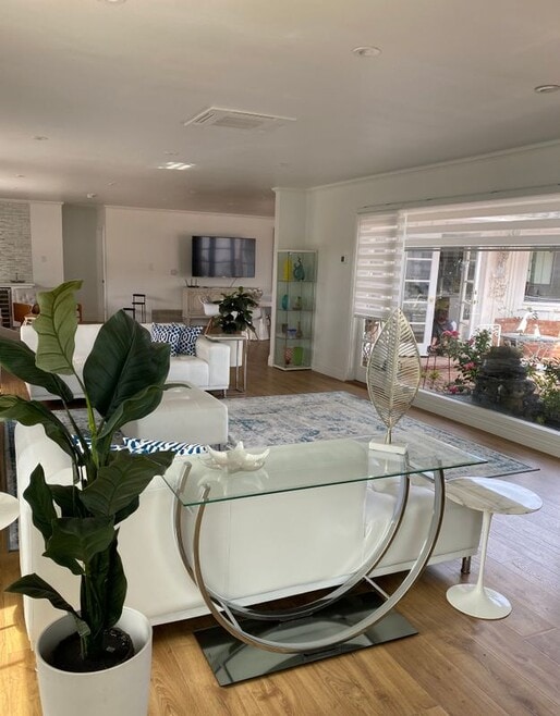 Building Photo - 1110 W Muirlands Dr