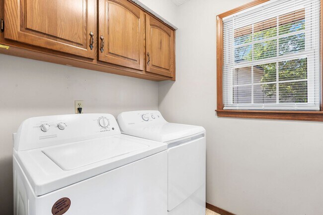 Building Photo - All-Brick Beauty on a Quiet Cul-de-Sac Near Kickapoo!