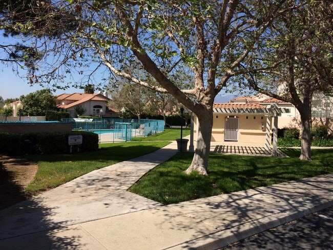 Building Photo - Beautiful 3 Bedrooms, 2.5 Baths Home with 3 Garage in Gated West Covina Community