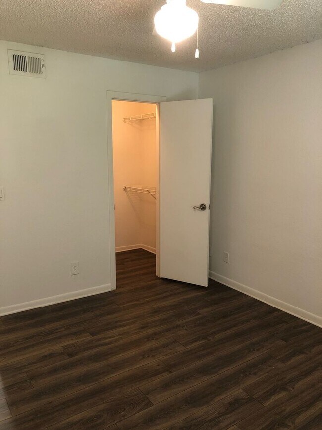 Building Photo - Lexington Place - 0326