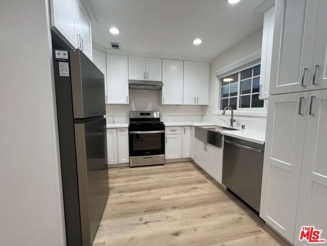 Building Photo - 853 S Bedford St