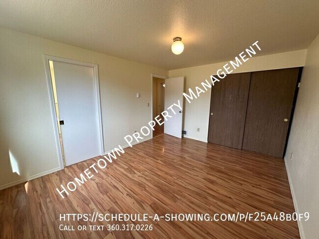 Building Photo - 717 Lucerne Ln SE