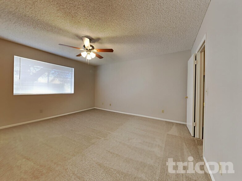 Building Photo - 8427 W Orchid Ln