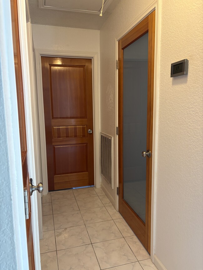 Building Photo - 106 Hollywood Dr