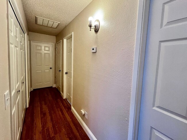 Building Photo - $1,595 Shields & Fowler, 3 Bedroom - E. Shields Ave #118, Fresno / Gated Community