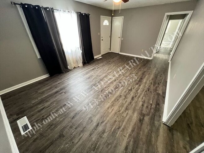 Building Photo - Nice 4 Bed 1.5 Bath Home in KCMO-Available NOW!!