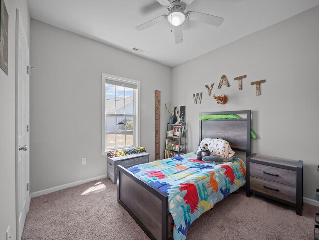 Building Photo - 512 Hazelwood Dr