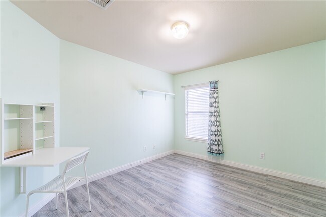 Building Photo - 12819 Wisteria Park Dr