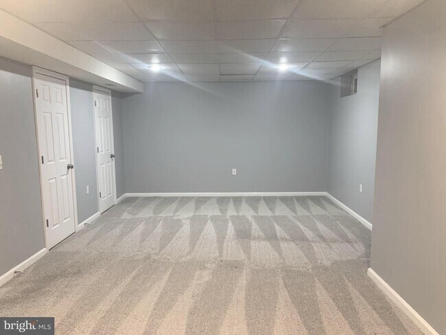 Building Photo - Beautiful 3bd 2/2bth duplex with attached ...