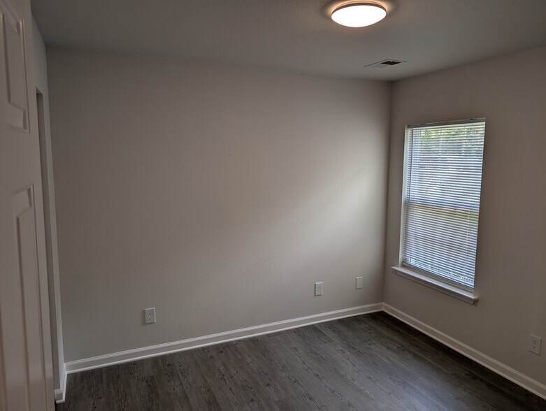 Building Photo - 148 Junco Cir