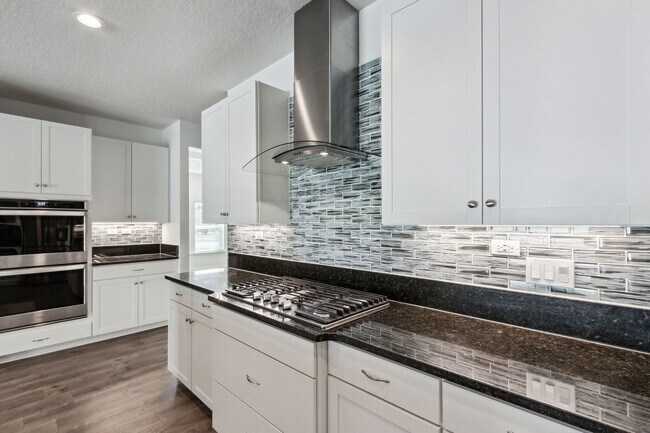 Building Photo - Spacious 5-Bedroom Home with Office, Den & Included Electric!