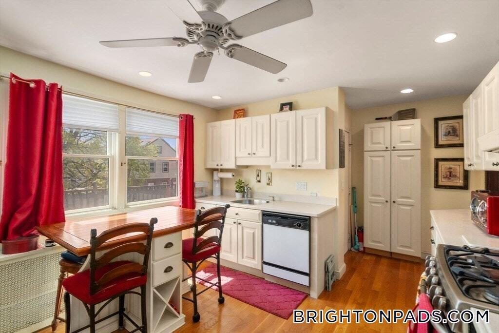 Building Photo - 18 Newcastle Rd