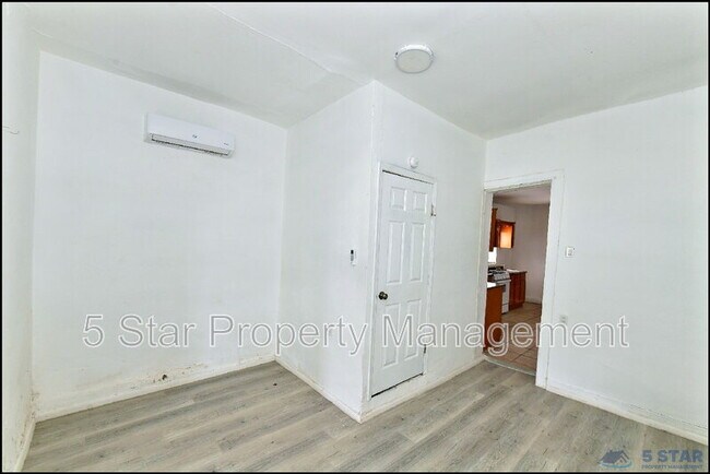 Building Photo - 1908A Olive Ave !!