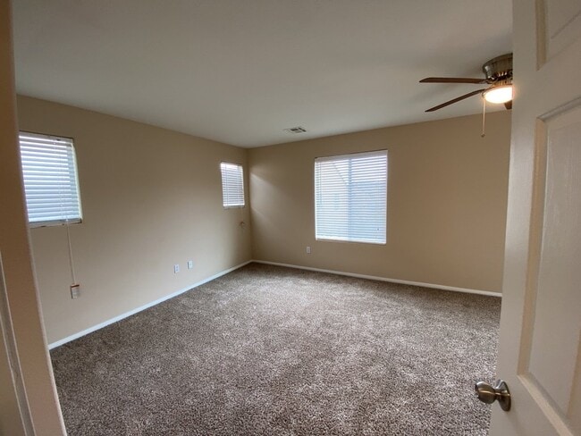 Building Photo - Stunning 3-bedroom, 2.5-bathroom rental