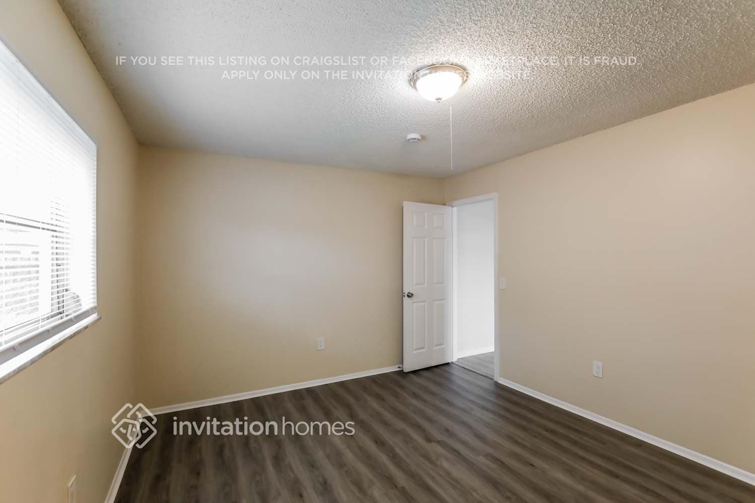 Building Photo - 11450 NW 35th Pl