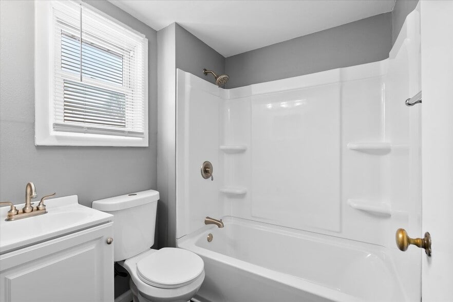 Building Photo - 941 Jamesville Ave