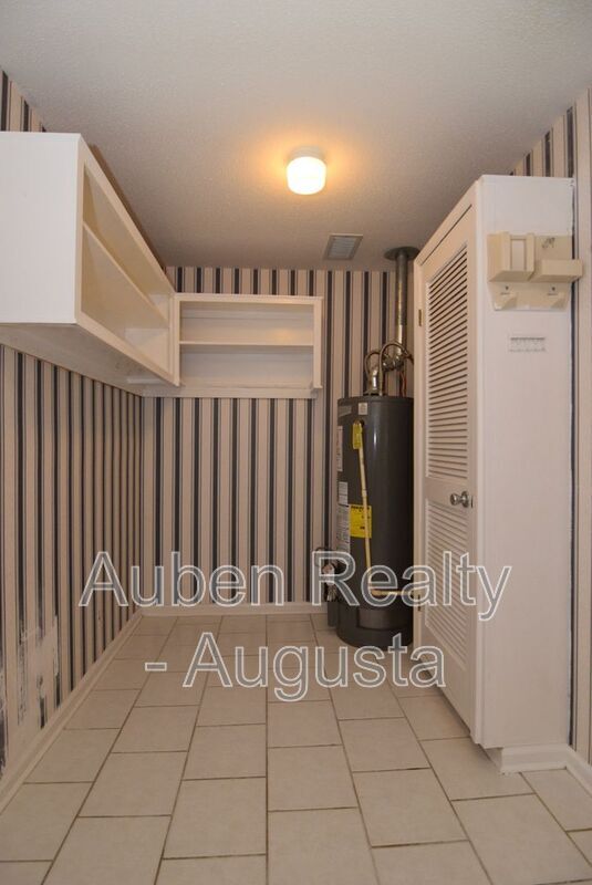 Building Photo - 490 Pheasant Run Dr