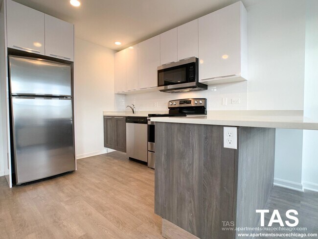 Building Photo - 940 W Winona St