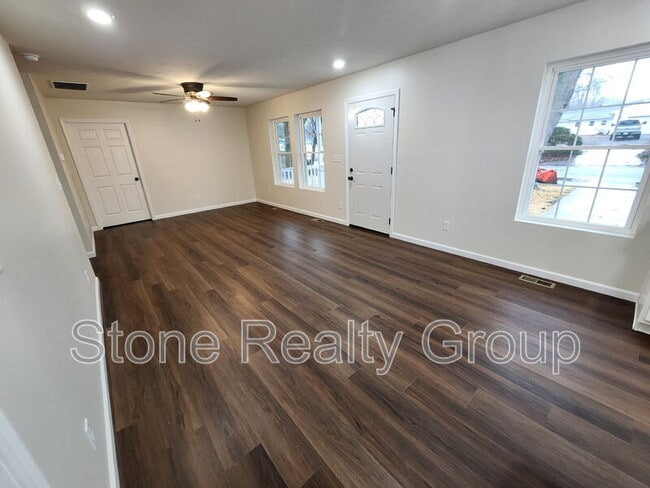 Building Photo - 2400 N 26th St