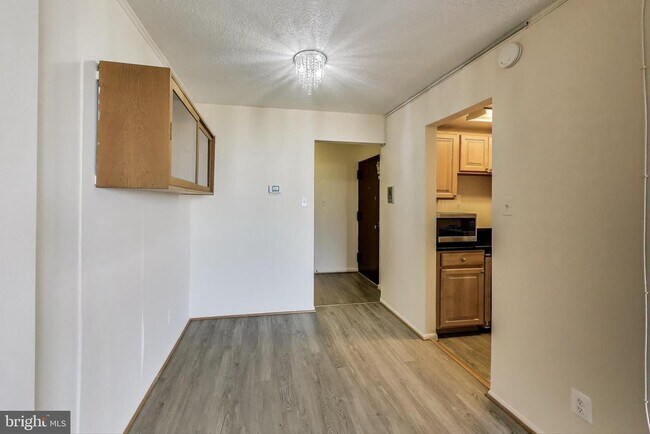 Building Photo - 4 Monroe St