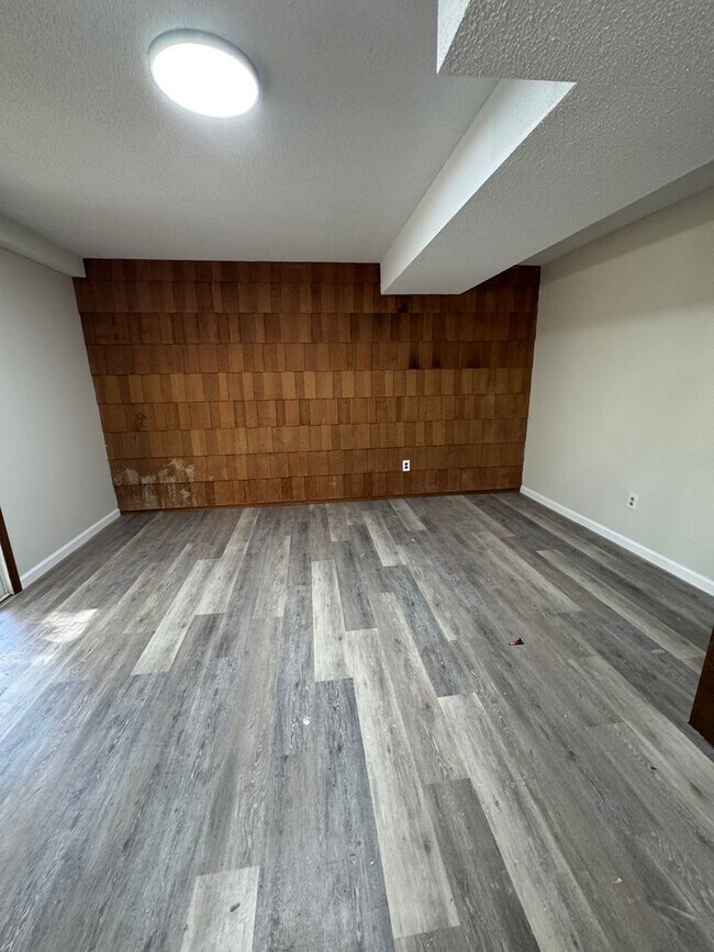 Building Photo - 2612-2614 Morning Glory Dr