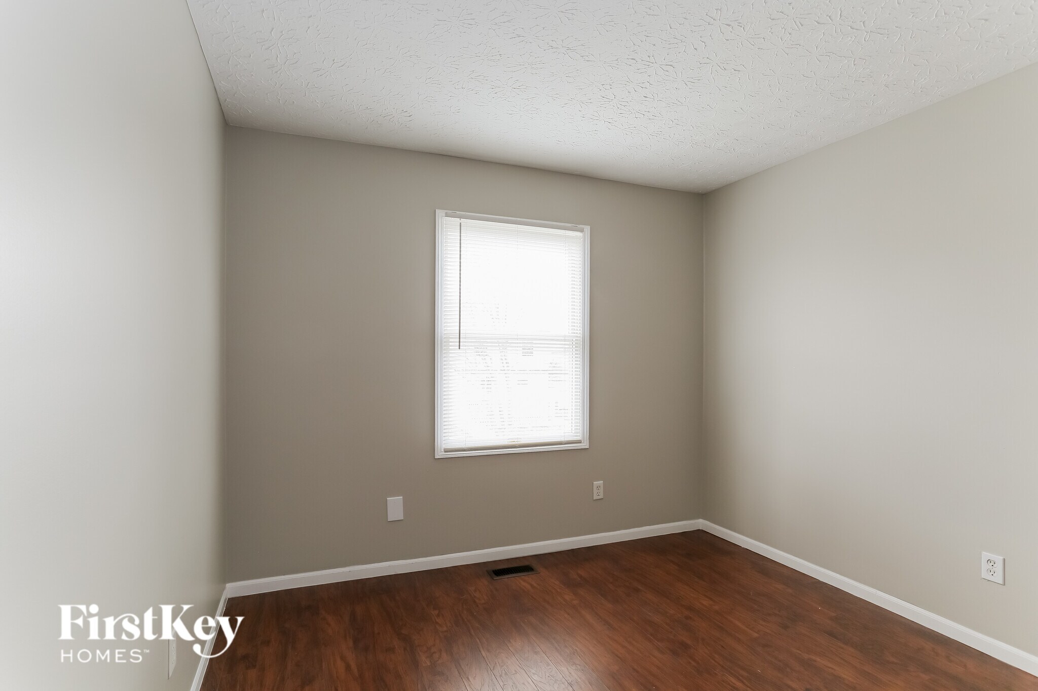 Building Photo - 5842 Rothrock Ct