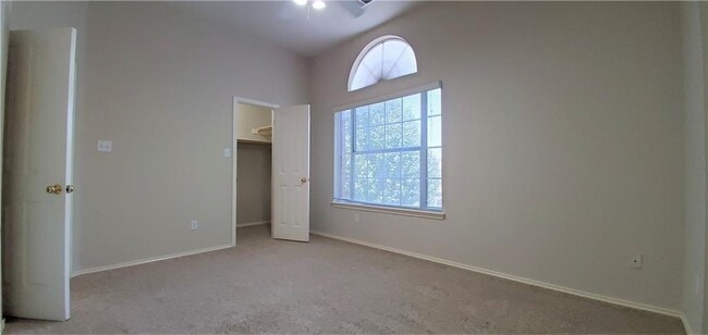 Building Photo - 1802 White Oak Cove