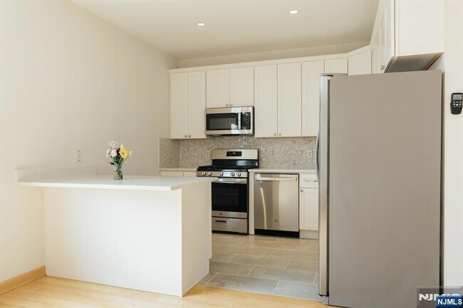 Building Photo - 30 Park Ave