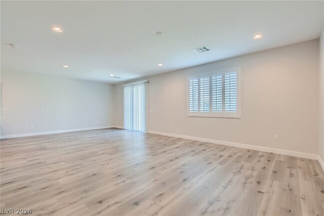 Building Photo - 17 Pivot Ave