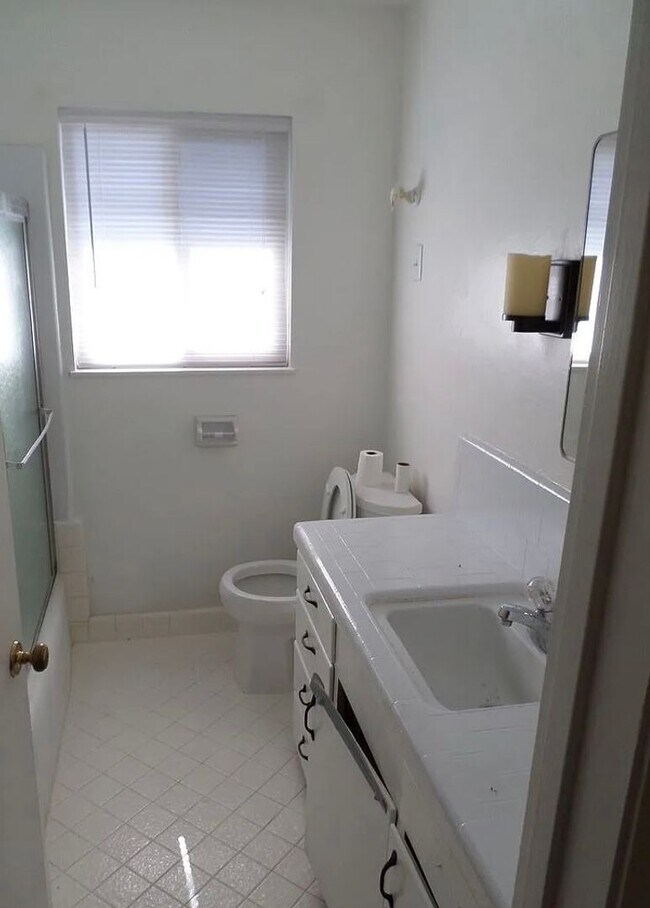 Building Photo - Oak Park Duplex