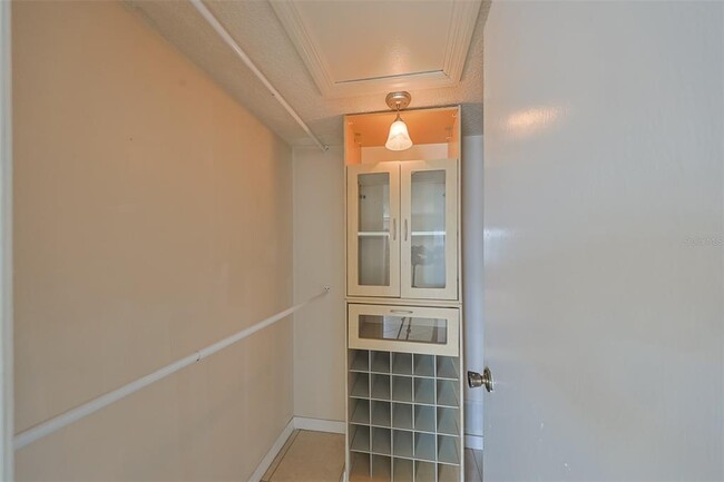 Building Photo - 611 Lively Dr