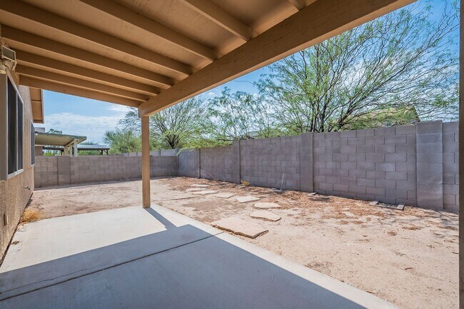 Building Photo - Spacious 3-Bed Tucson Rental with Garage &...