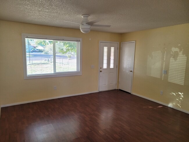 Building Photo - 1033 S 5th St