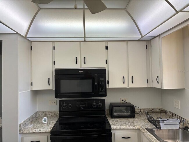 Building Photo - 810 Oakgrove Dr