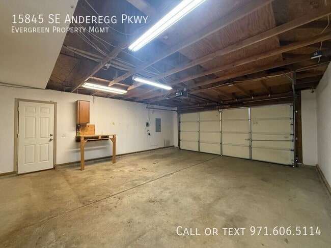 Building Photo - 15845 SE Anderegg Pkwy