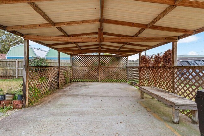 Building Photo - 122 Beach Dr