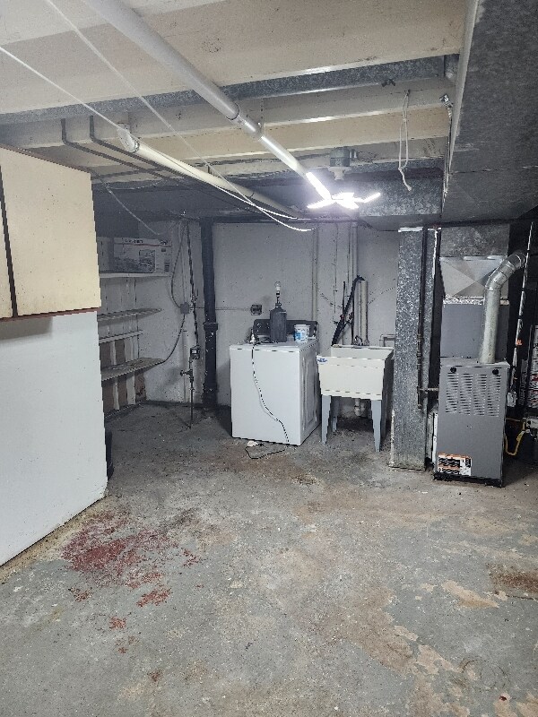 Building Photo - 8929 Robin Dr