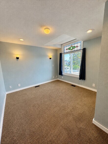 Building Photo - 917 W Woolman St