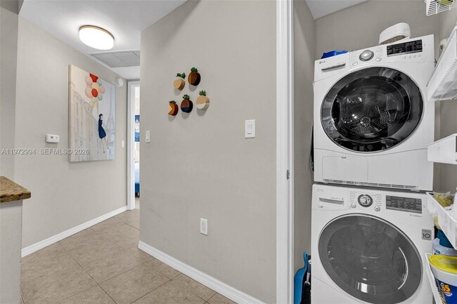 Building Photo - 20000 E Country Club Dr