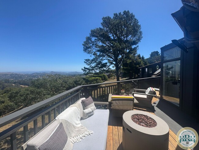 Primary Photo - Tranquil & Sun Drenched 3BR|3BR in Heart o...