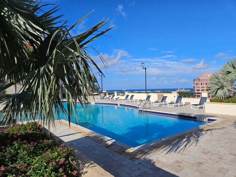 heated swimming pool - 801 S Olive Ave