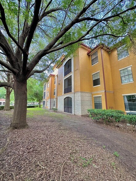Building Photo - 6169 Metrowest Blvd