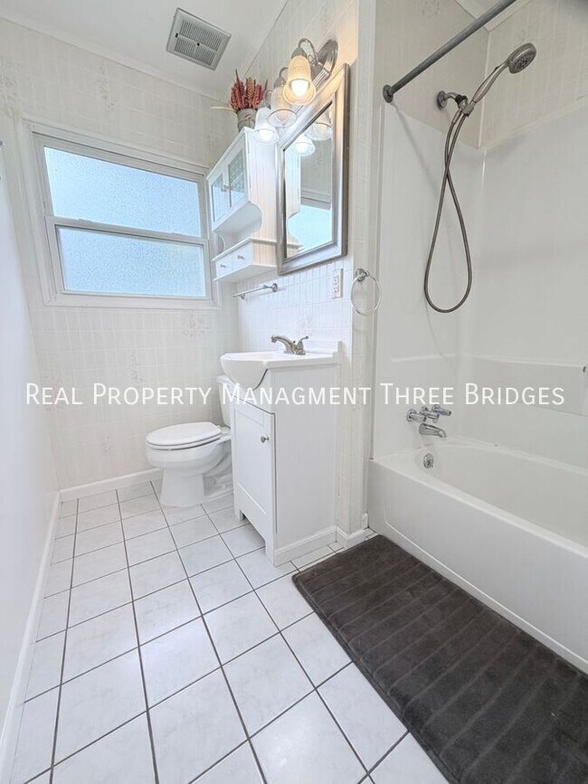 Building Photo - 1725 Fernbrook Dr
