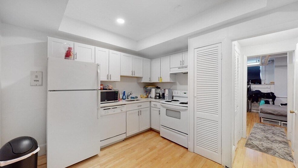 Building Photo - 90 Marlborough St