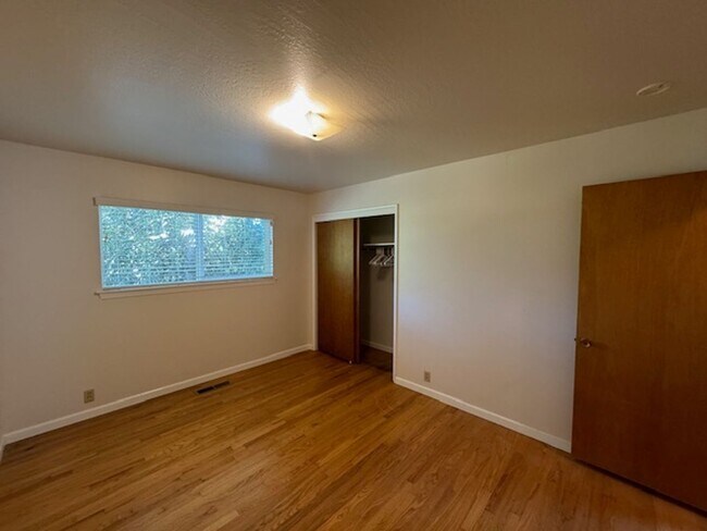 Building Photo - Beautiful 3 Bedroom, 1.5 Bath Home Available Soon!