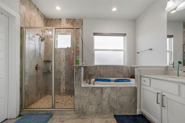 Building Photo - 4651 Katherine Dr